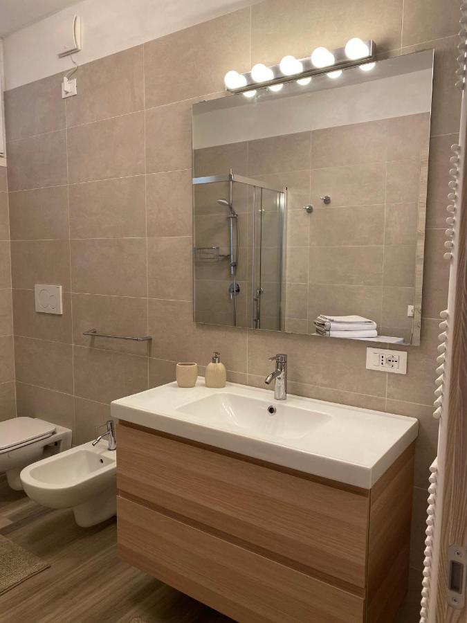 Flowers & Garden Apartment Con Vista Lago Манерба дел Гарда Екстериор снимка